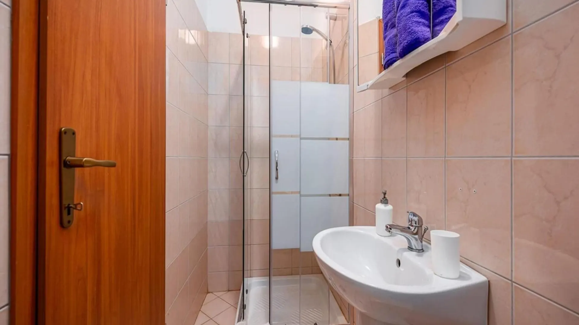 Relaxing Summer Apartment - Pool, Sauna, Jacuzzi 1 Drenje  Croatia